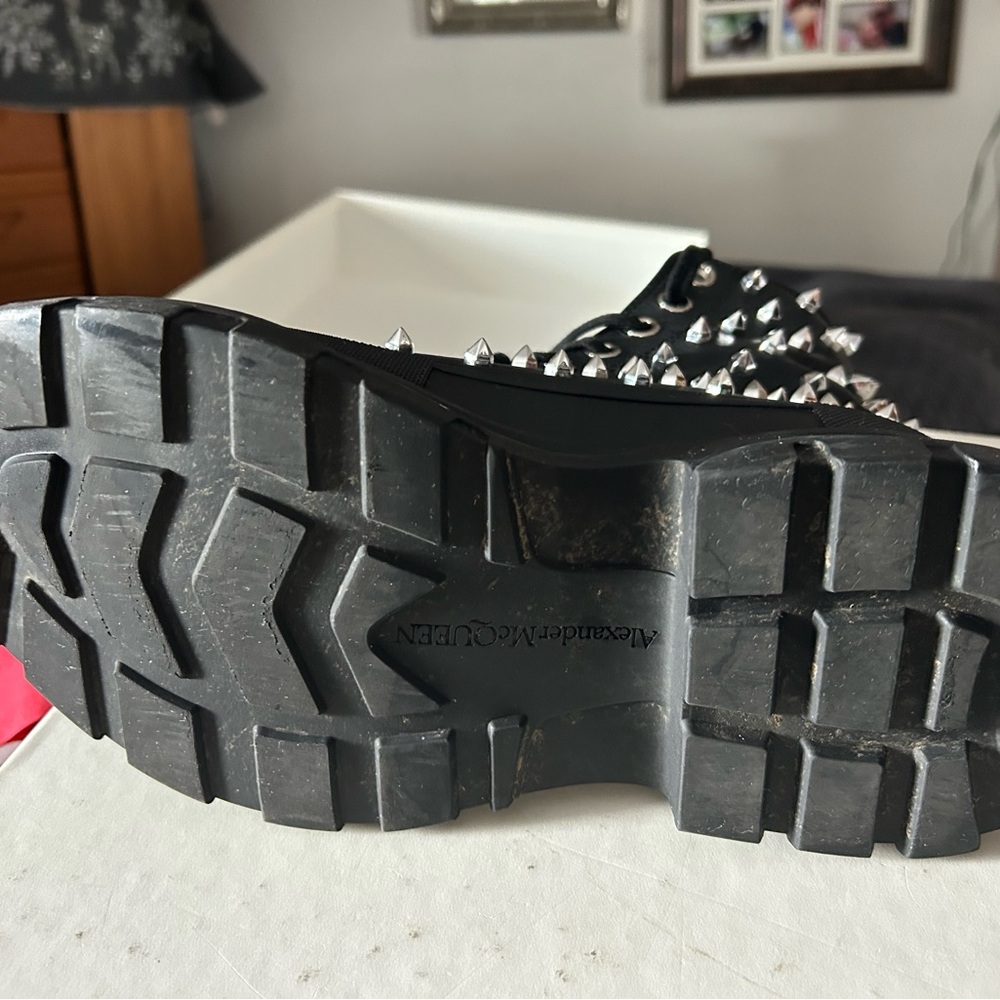 Alexander McQueen Leather Black Studded High-Top Women's Boots Sz 39 $1800 - Picture 8 of 9